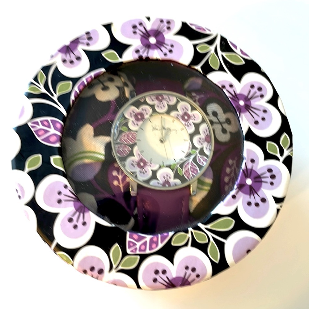 💜💜 AUTHENTIC NWOT NEVER WORN VERA BRADLEY PLUM PETALS WATCH!💜💜